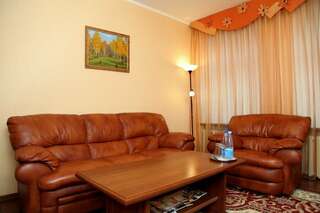 Гостиница Сосновый бор Ижевск Улучшенный номер с кроватью размера «king-size» или 2 отдельными кроватями-4