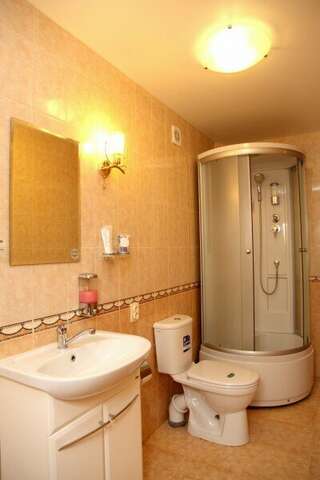 Гостиница Сосновый бор Ижевск Стандартный двухместный номер с 1 кроватью или 2 отдельными кроватями-4