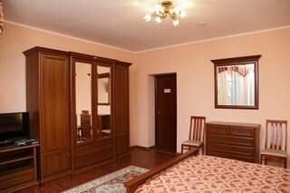 Гостиница Сосновый бор Ижевск Улучшенный номер с кроватью размера «king-size» или 2 отдельными кроватями-5